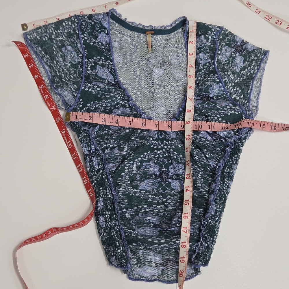 Free People Oh My Baby Tee Cropped Blouse Top‎ Smocked Cotton S Sheer Blue - Picture 9 of 9